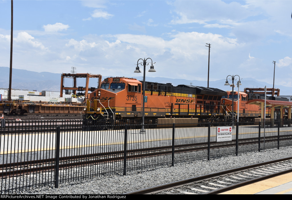 BNSF 3735